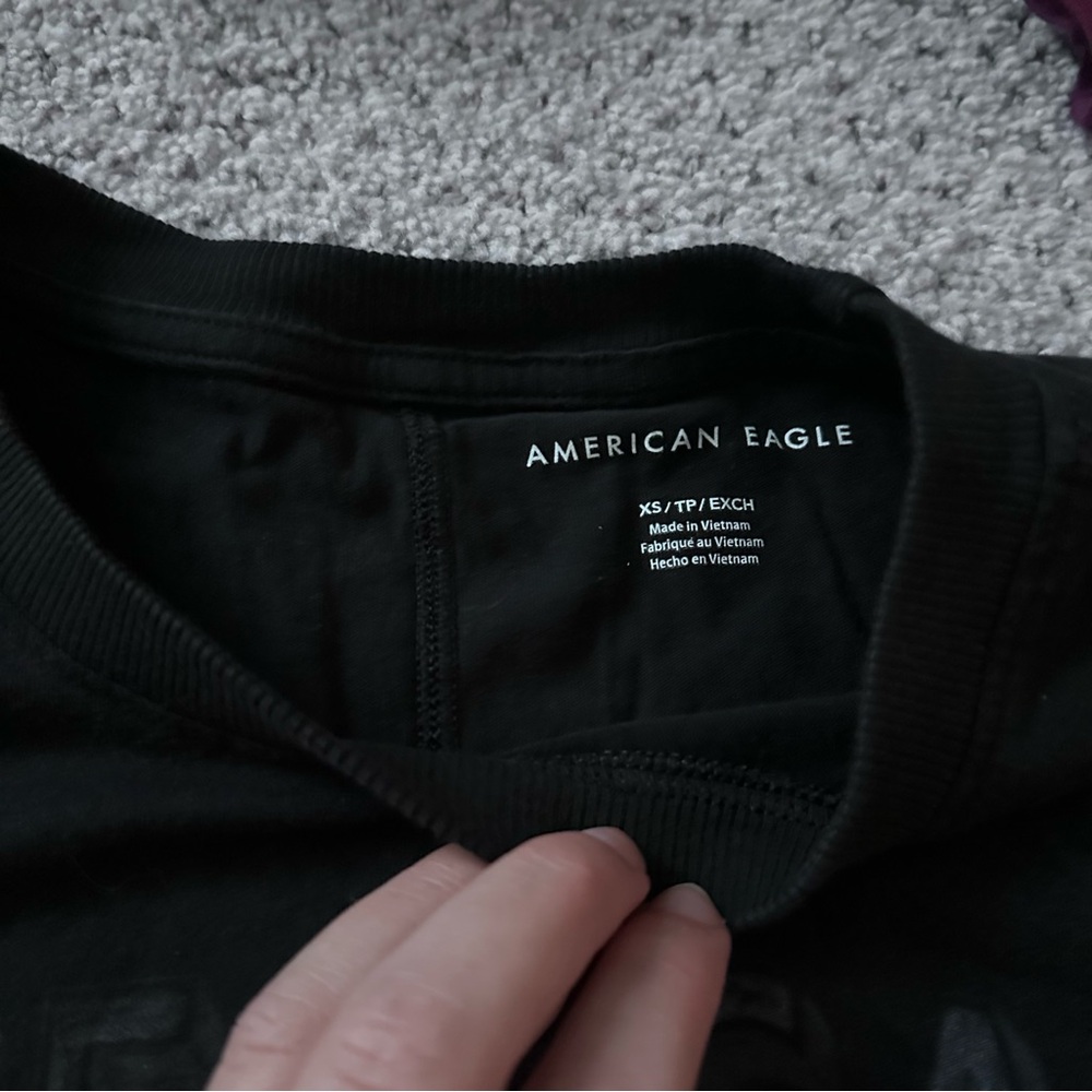 Women’s American Eagle graphic cropped black tee - Picture 4 of 4